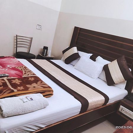 Hotel Diamond Nuova Delhi Esterno foto
