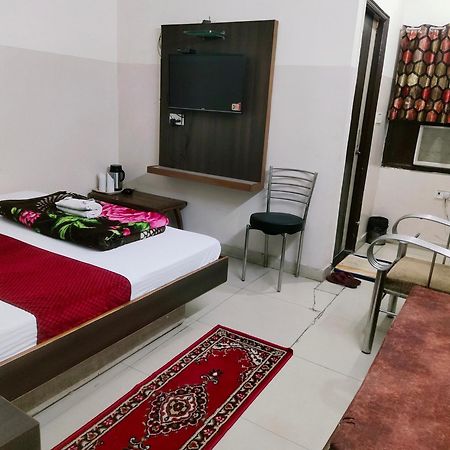Hotel Diamond Nuova Delhi Esterno foto