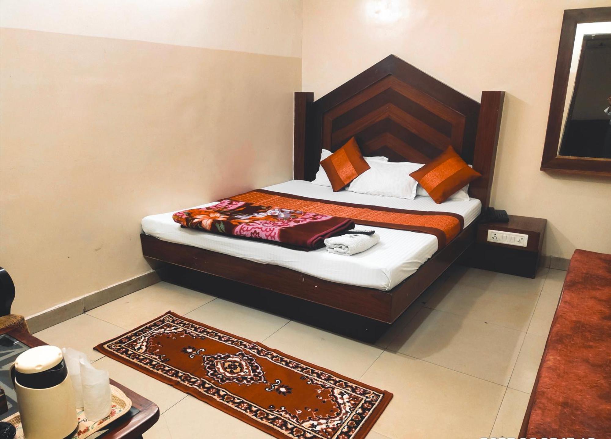 Hotel Diamond Nuova Delhi Esterno foto