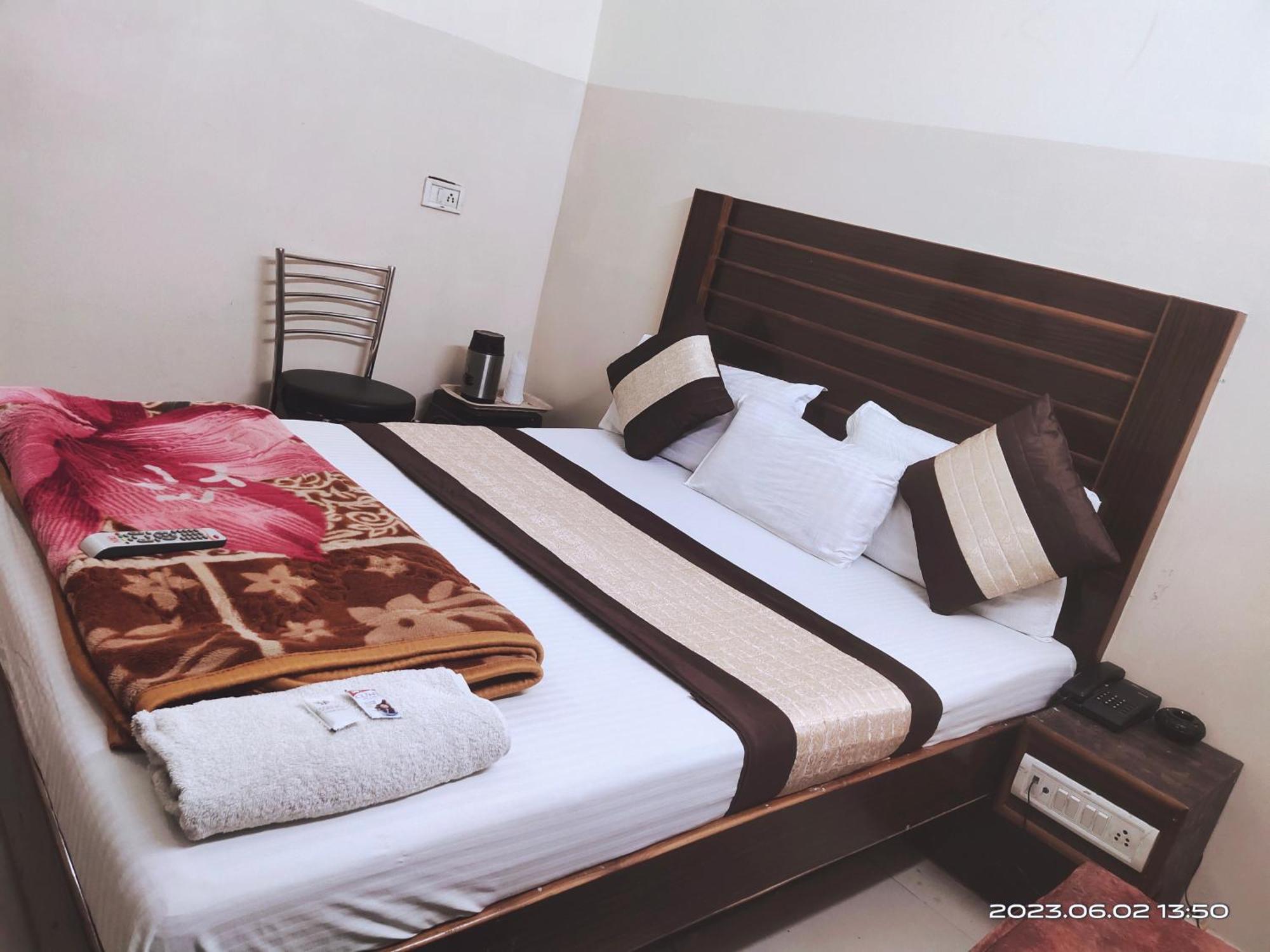Hotel Diamond Nuova Delhi Esterno foto