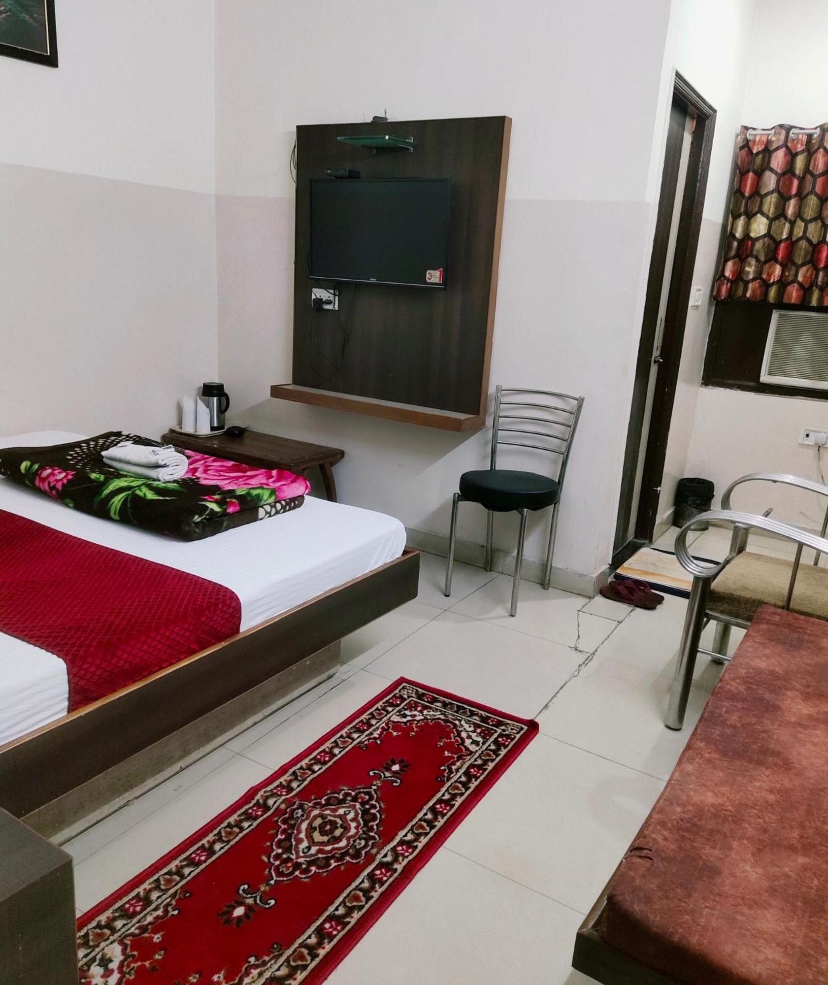Hotel Diamond Nuova Delhi Esterno foto